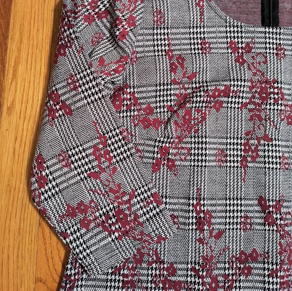 Nina Leonard Houndstooth and floral dress, women's 1X, gray and red - Picture 5 of 16